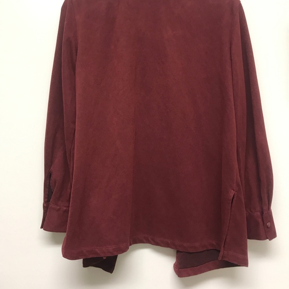 I.e. relaxed Soft snap shirt/jacket. Comfy. - Picture 4 of 7